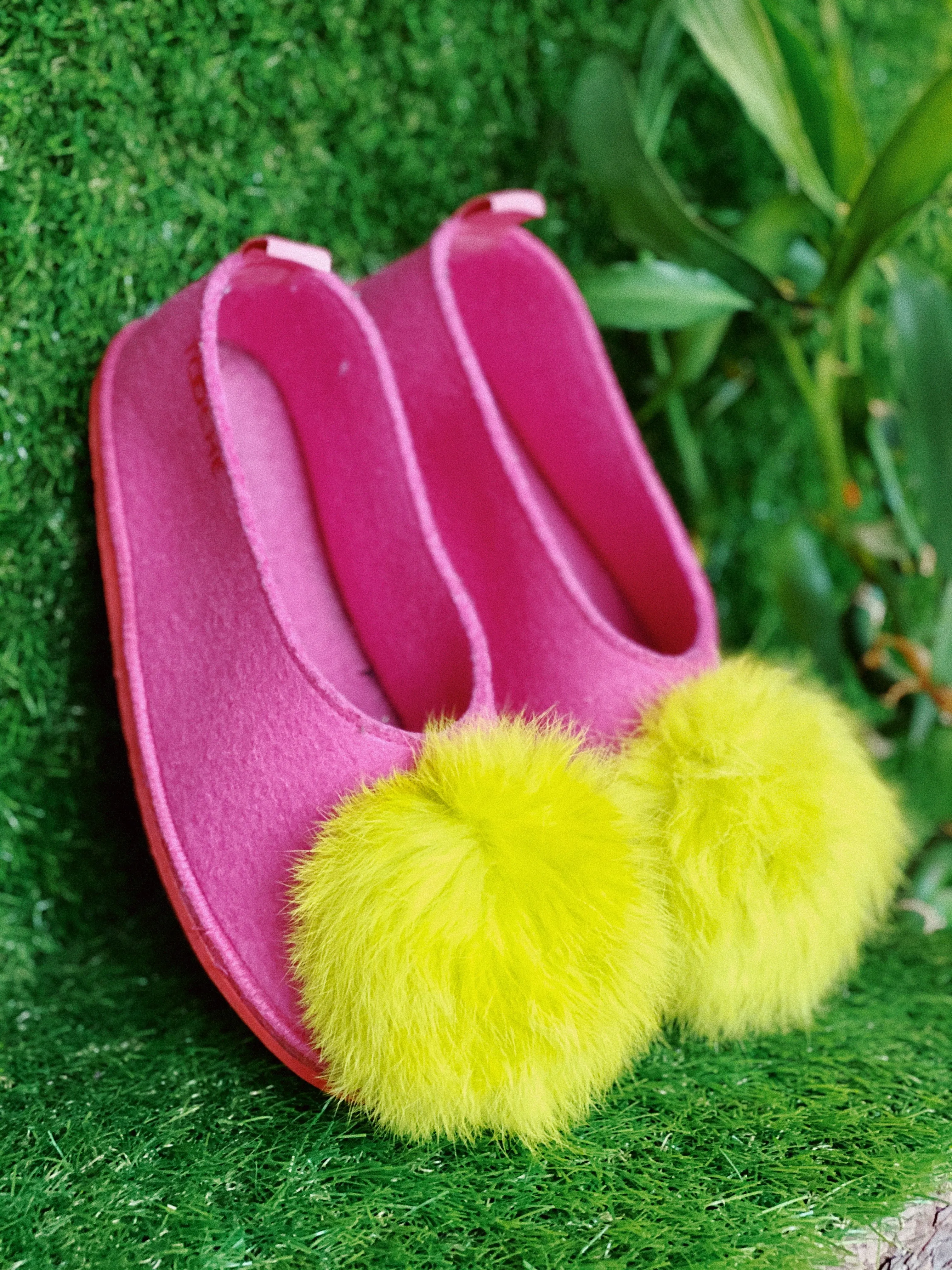 BUBBLE GUM pom pom kids slippers